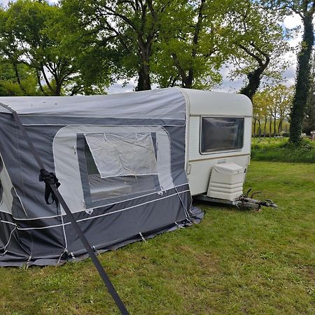 Camping Le Val Aux Fees - Broceliande Concoret Exterior photo