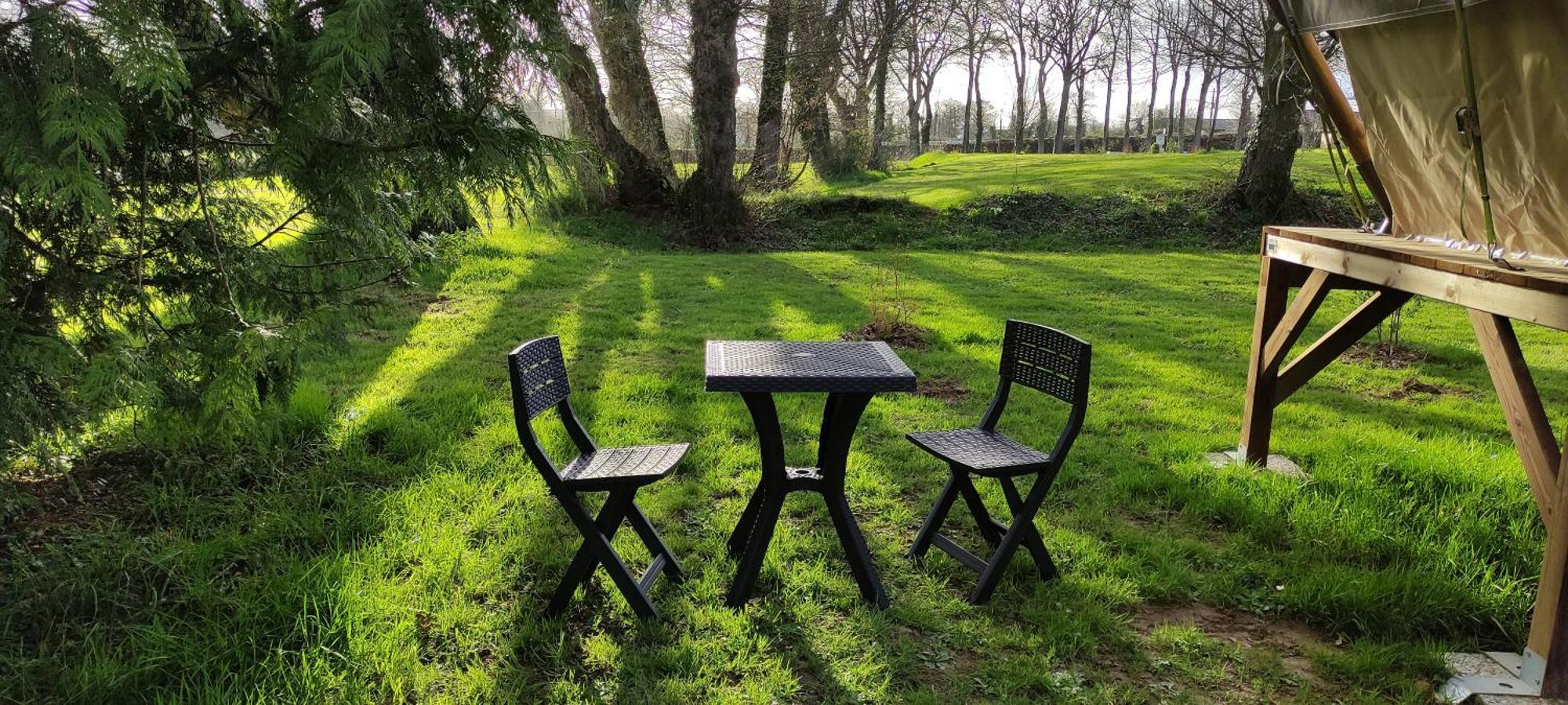 Camping Le Val Aux Fees - Broceliande Concoret Exterior photo