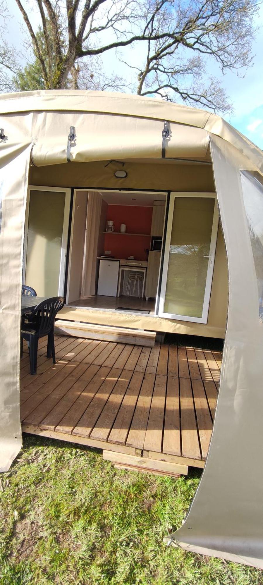 Camping Le Val Aux Fees - Broceliande Concoret Exterior photo