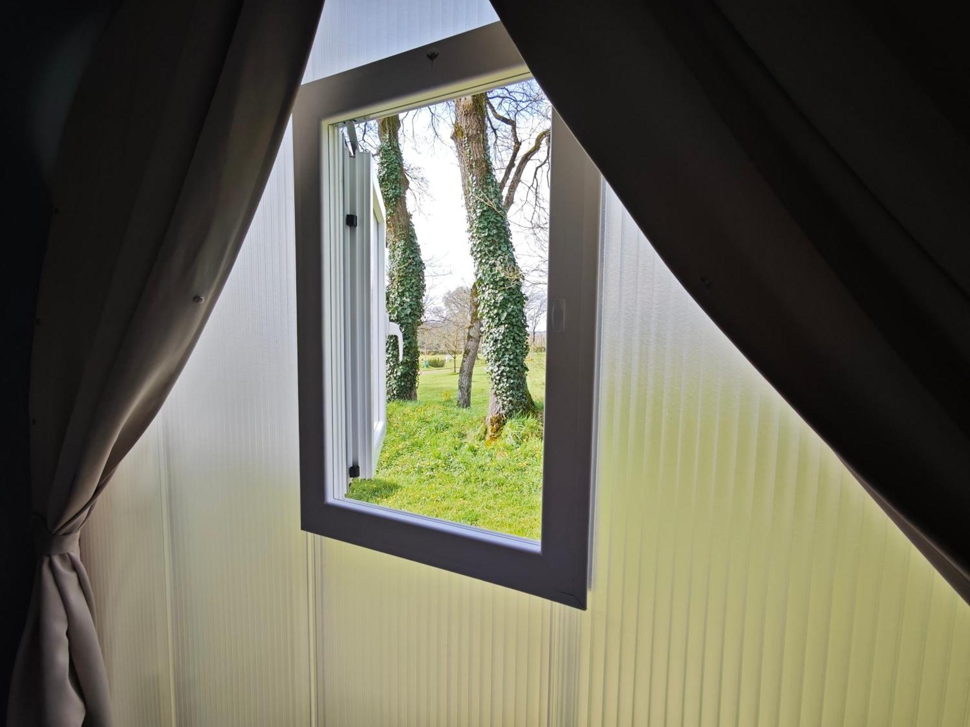 Camping Le Val Aux Fees - Broceliande Concoret Exterior photo