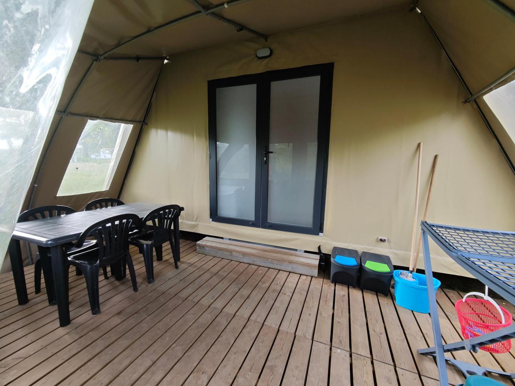 Camping Le Val Aux Fees - Broceliande Concoret Exterior photo